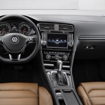 În habitaclu, ambianţă tipic germană, sobră şi cam rece,  dar cu ergonomie de manual.