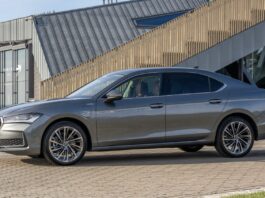 Skoda Superb primește o nouă motorizare PHEV