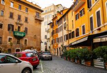 Roma ar putea introduce semafoare cu patru culori: cum funcționează lumina albă pentru vehicule autonome